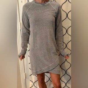 Athleta Women’s tunic tulip hem sweatshirt size Small